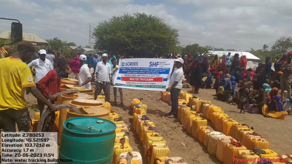 Emergency water trucking in Jowhar